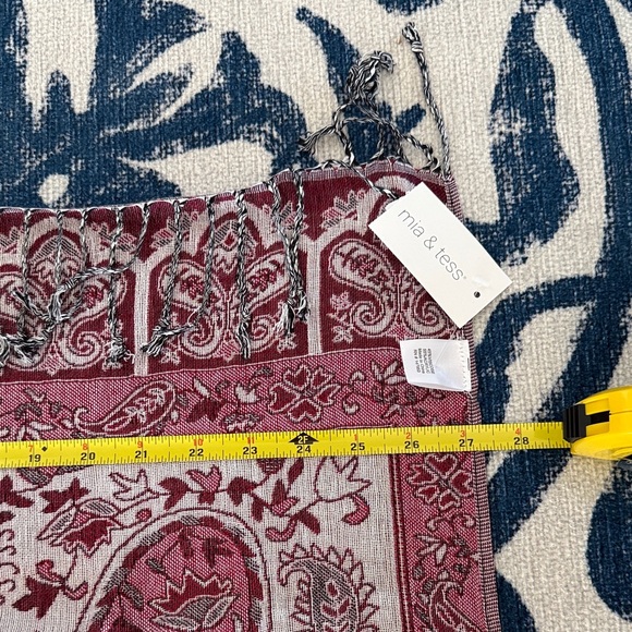 Elegant Paisley Scarf Set - Red and Blue - Picture 8 of 12